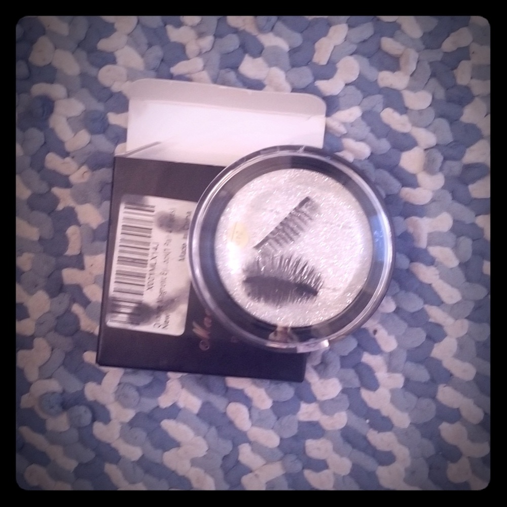 Magnetic eyelash